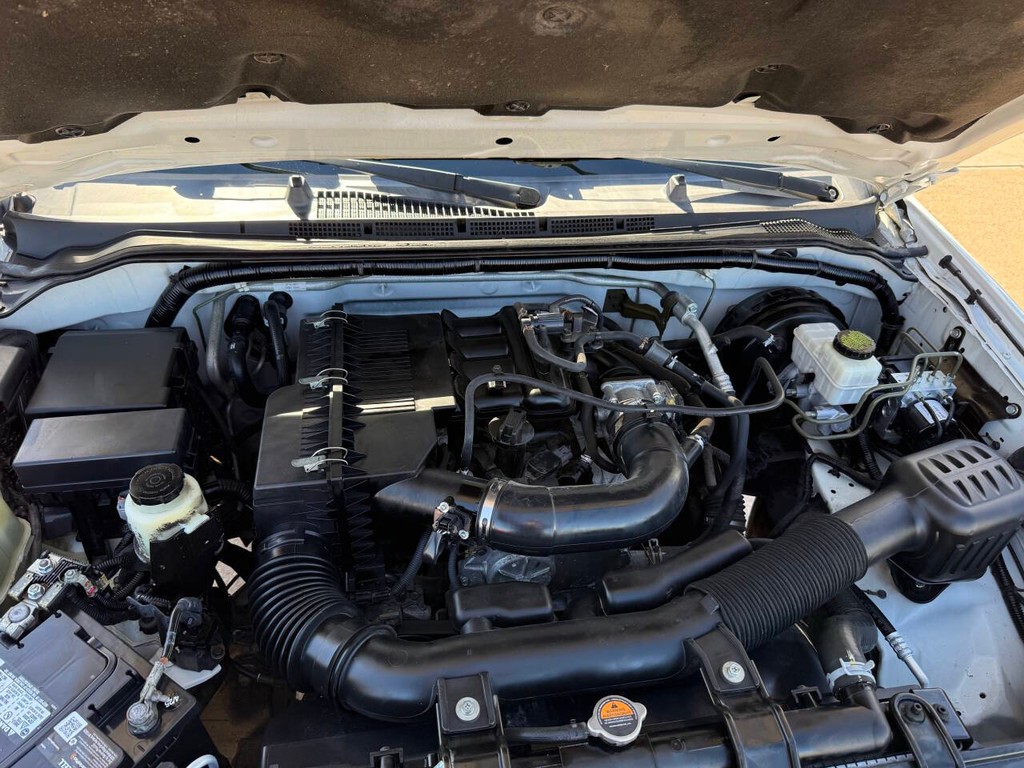 Nissan Frontier Vehicle Full-screen Gallery Image 29