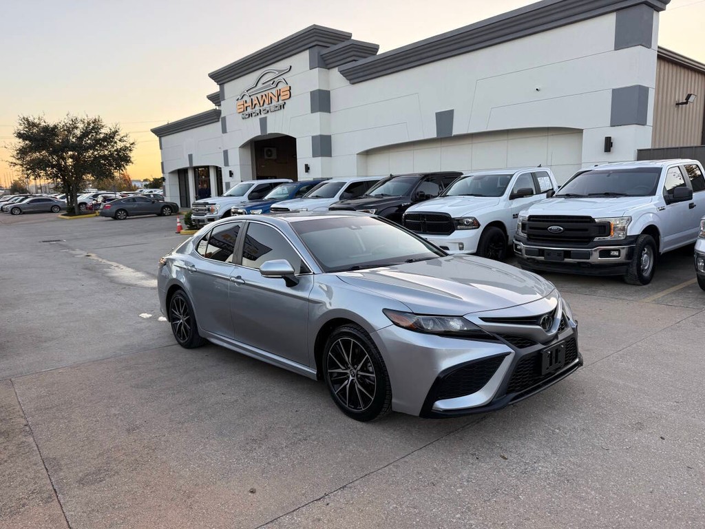 Toyota Camry Vehicle Full-screen Gallery Image 02