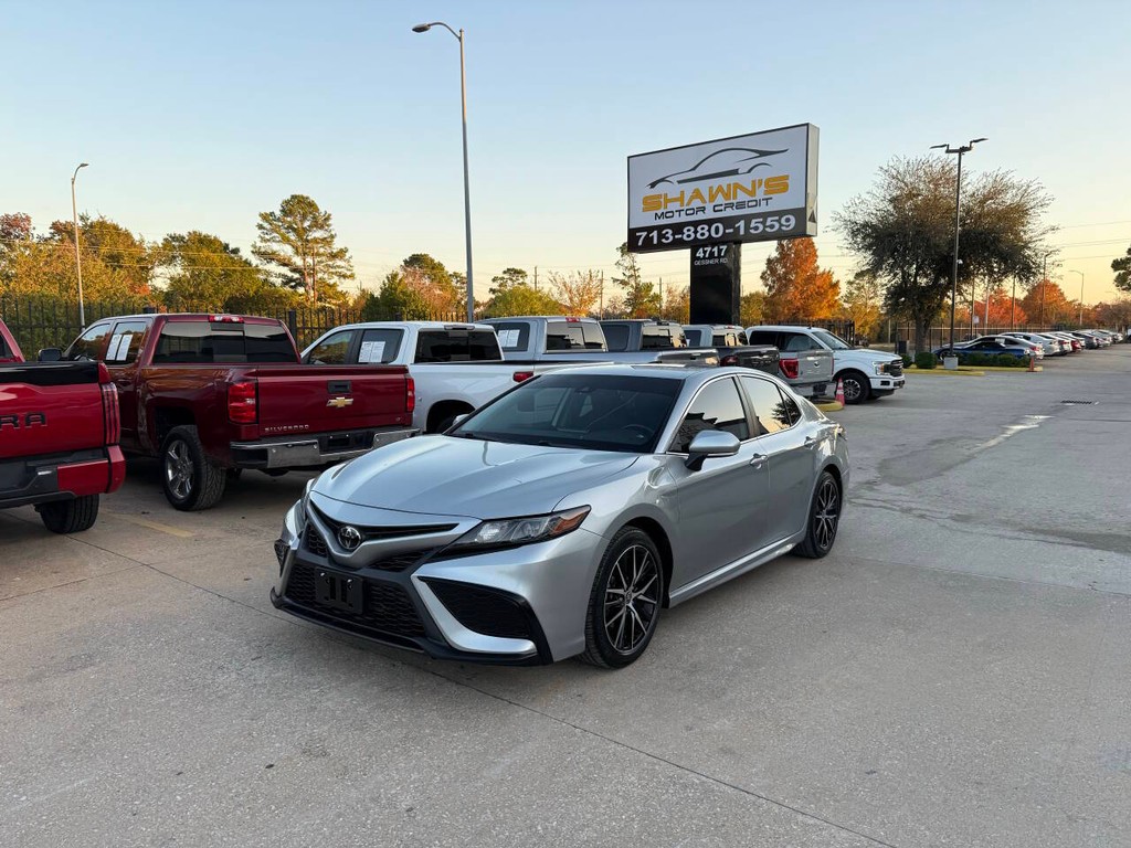 Toyota Camry Vehicle Full-screen Gallery Image 03