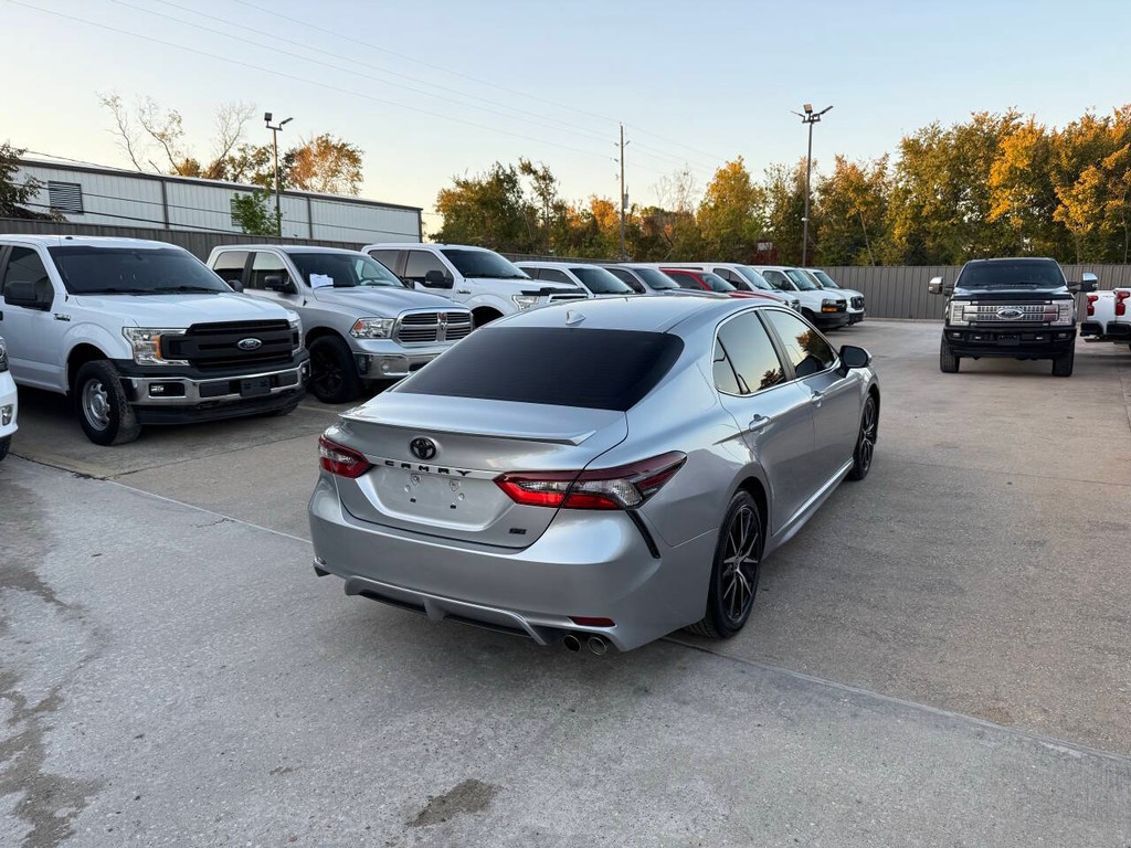 Toyota Camry Vehicle Full-screen Gallery Image 05