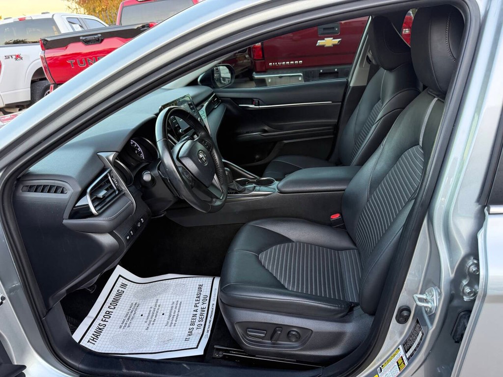 Toyota Camry Vehicle Full-screen Gallery Image 07