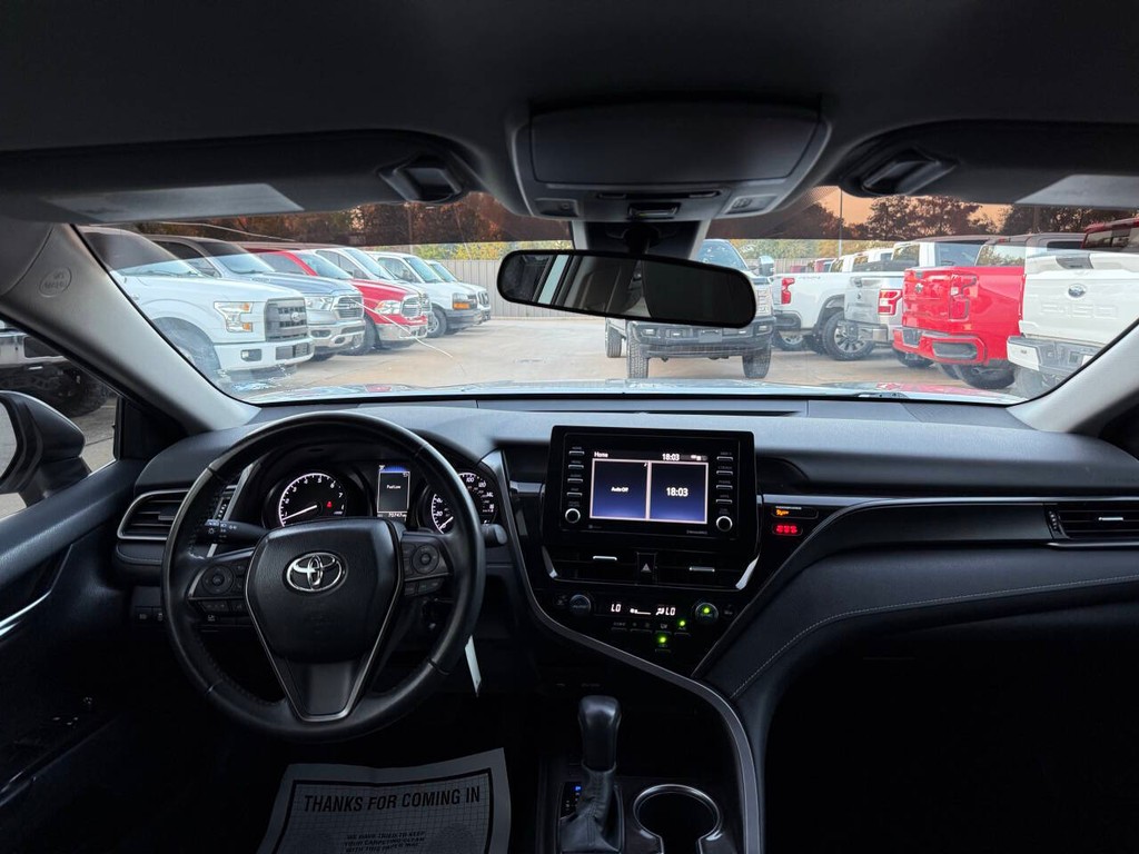 Toyota Camry Vehicle Full-screen Gallery Image 17