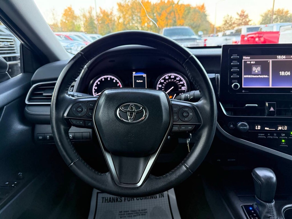 Toyota Camry Vehicle Full-screen Gallery Image 22
