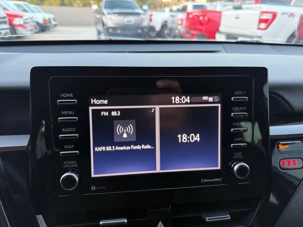 Toyota Camry Vehicle Full-screen Gallery Image 25