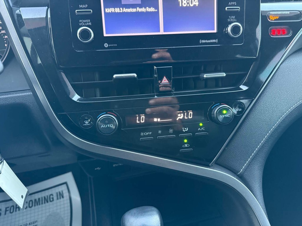 Toyota Camry Vehicle Full-screen Gallery Image 27