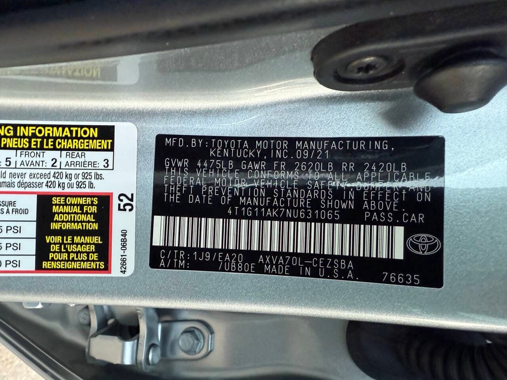 Toyota Camry Vehicle Full-screen Gallery Image 32