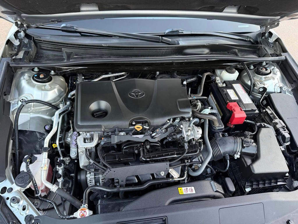 Toyota Camry Vehicle Full-screen Gallery Image 33