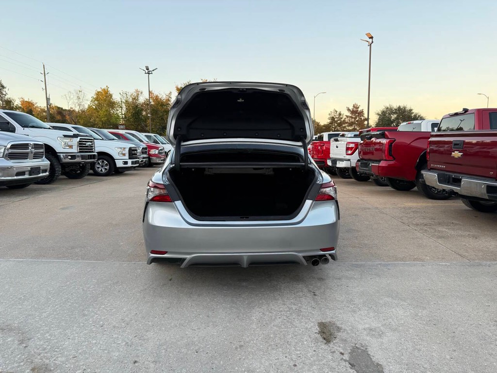 Toyota Camry Vehicle Full-screen Gallery Image 35