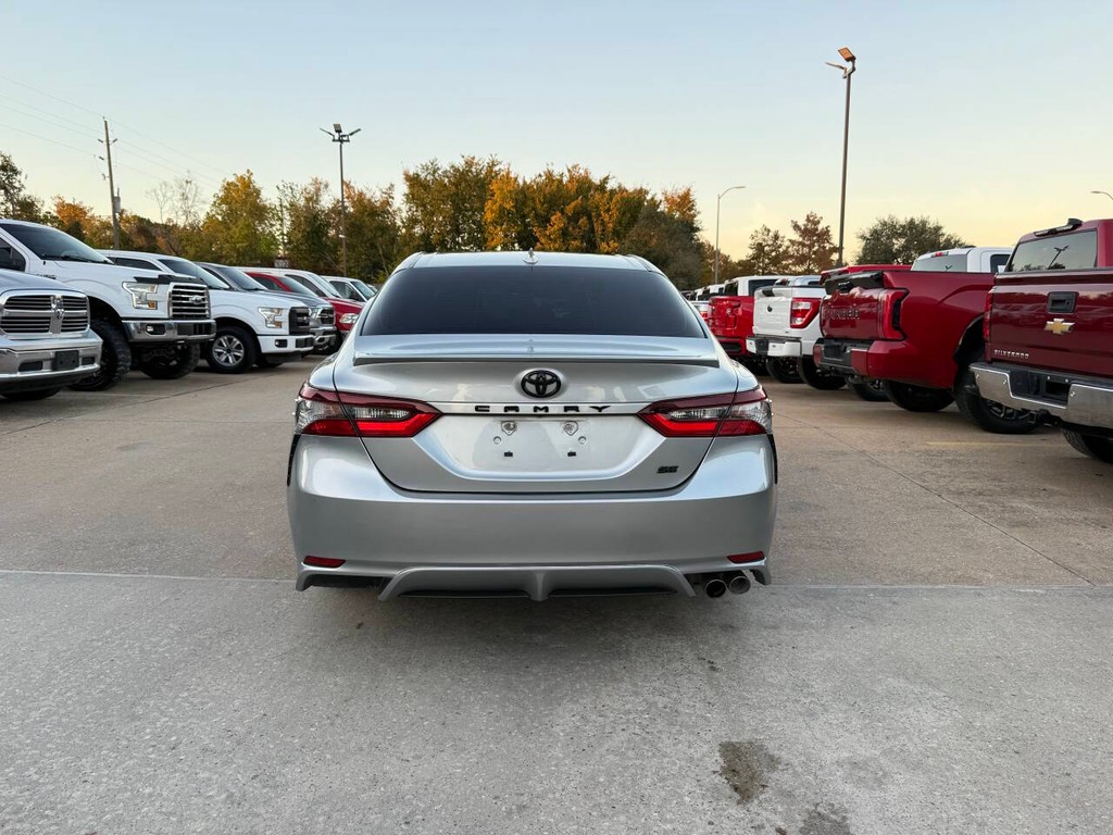 Toyota Camry Vehicle Full-screen Gallery Image 36