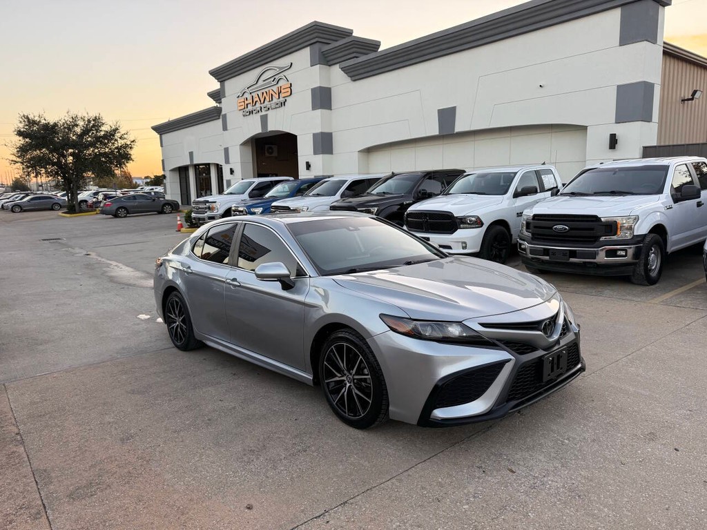 Toyota Camry Vehicle Full-screen Gallery Image 39