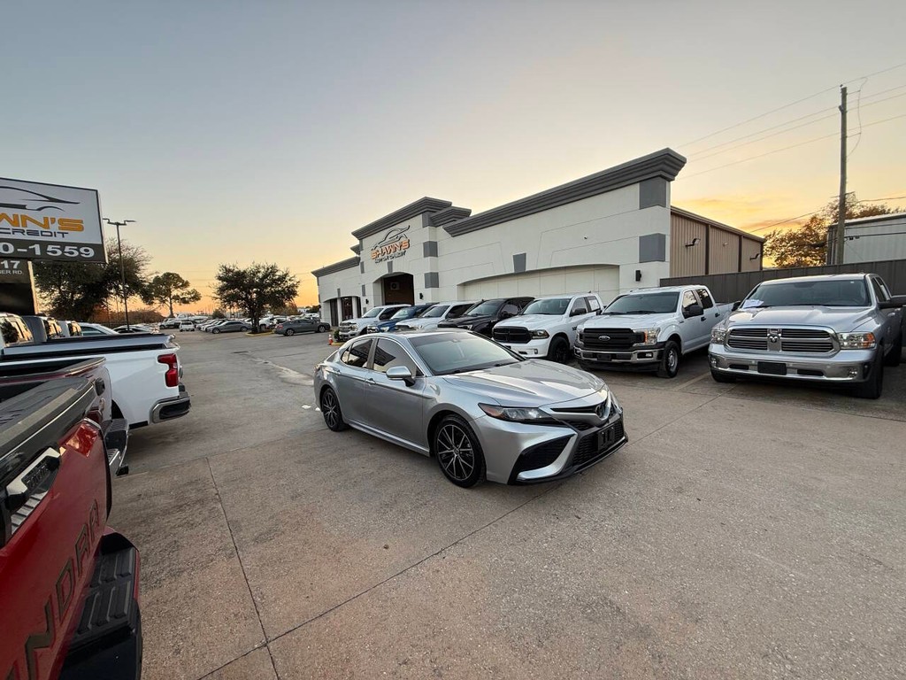 Toyota Camry Vehicle Full-screen Gallery Image 41