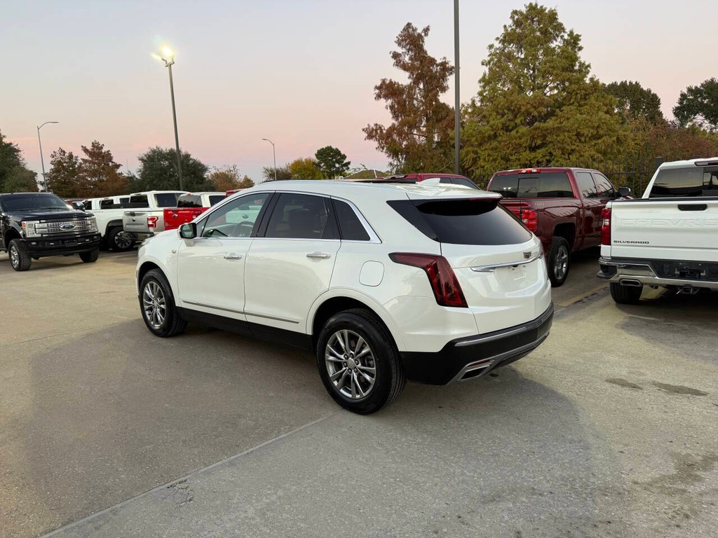 Cadillac XT5 Vehicle Full-screen Gallery Image 04