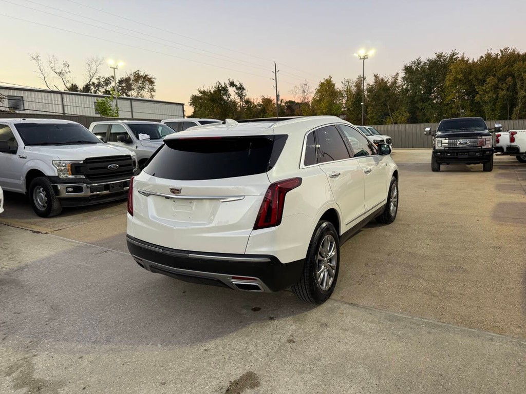 Cadillac XT5 Vehicle Full-screen Gallery Image 05