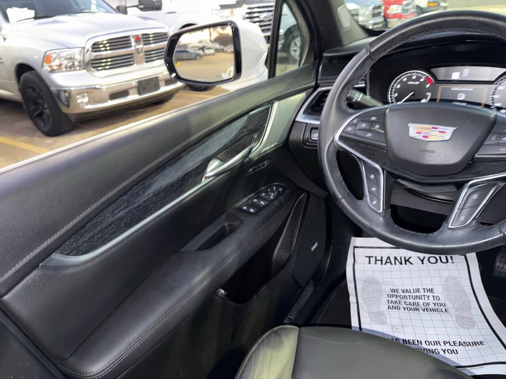 Cadillac XT5 Vehicle Full-screen Gallery Image 19