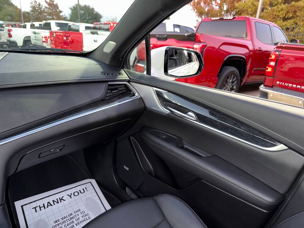 Cadillac XT5 Vehicle Full-screen Gallery Image 20