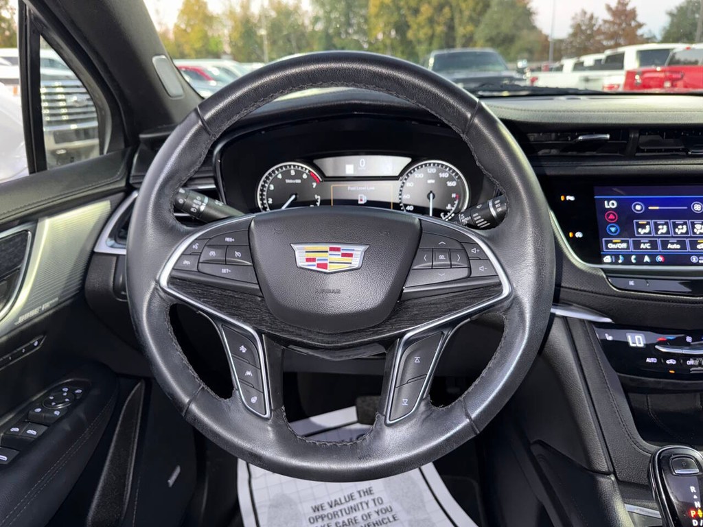 Cadillac XT5 Vehicle Full-screen Gallery Image 22