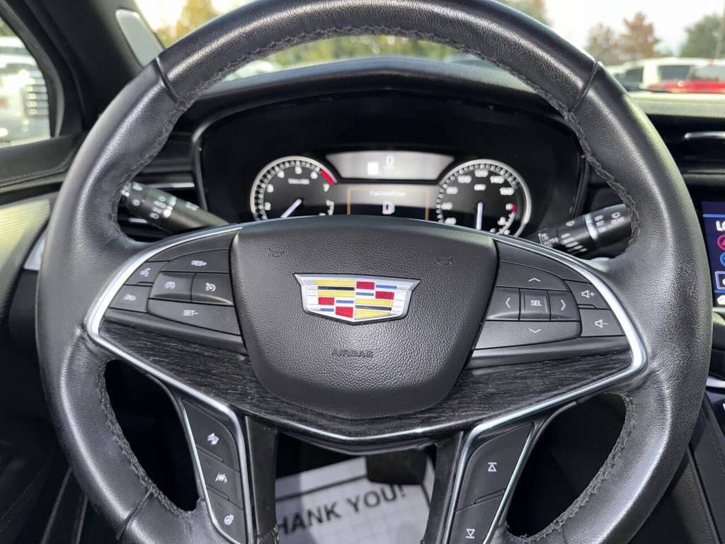 Cadillac XT5 Vehicle Full-screen Gallery Image 23