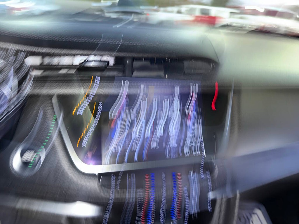 Cadillac XT5 Vehicle Full-screen Gallery Image 24