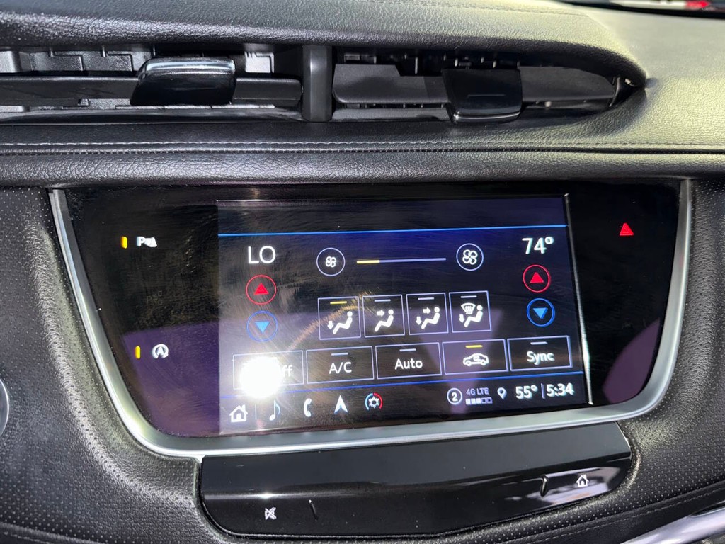 Cadillac XT5 Vehicle Full-screen Gallery Image 25