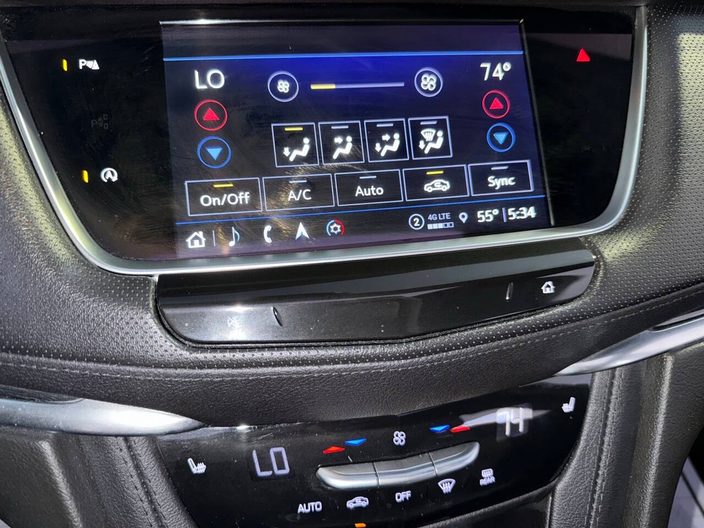 Cadillac XT5 Vehicle Full-screen Gallery Image 26