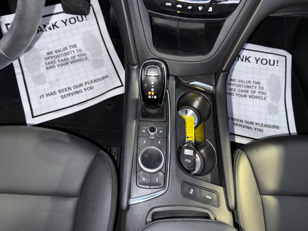 Cadillac XT5 Vehicle Full-screen Gallery Image 29