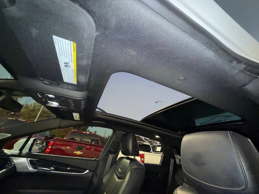 Cadillac XT5 Vehicle Full-screen Gallery Image 31