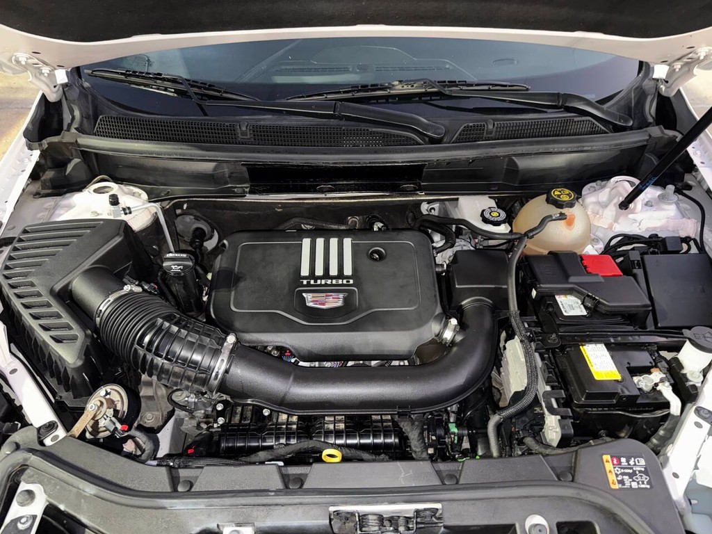 Cadillac XT5 Vehicle Full-screen Gallery Image 36