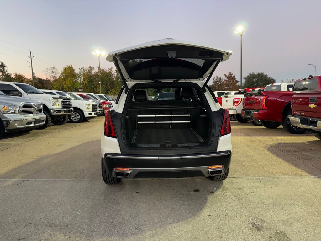 Cadillac XT5 Vehicle Full-screen Gallery Image 38