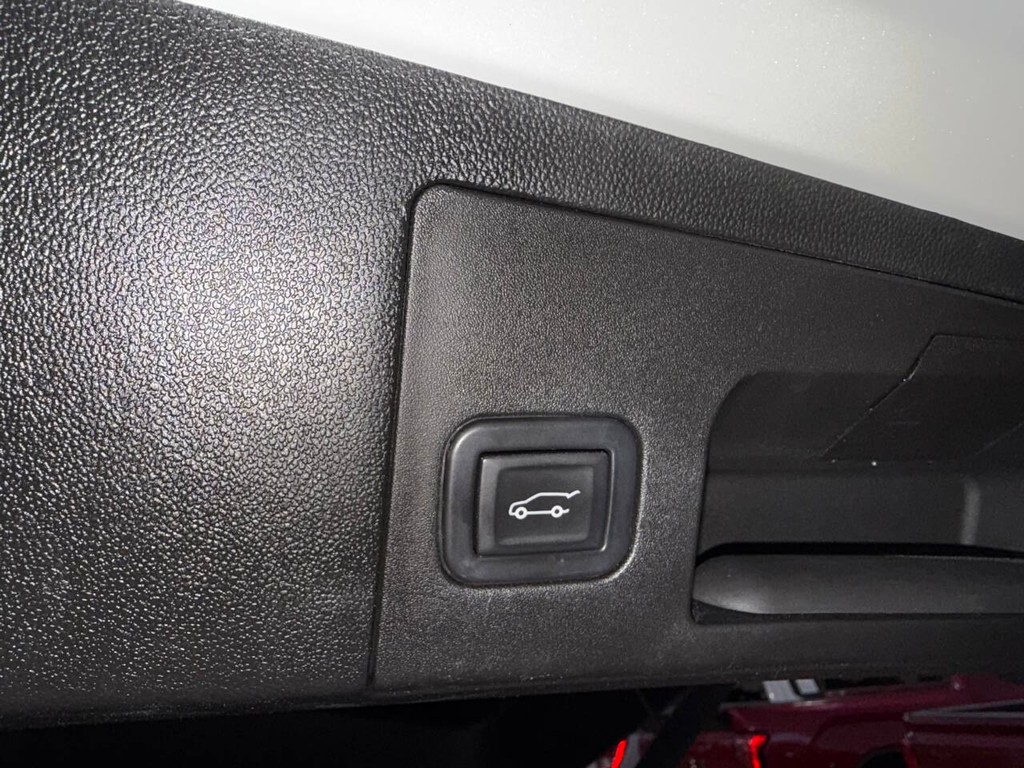 Cadillac XT5 Vehicle Full-screen Gallery Image 39