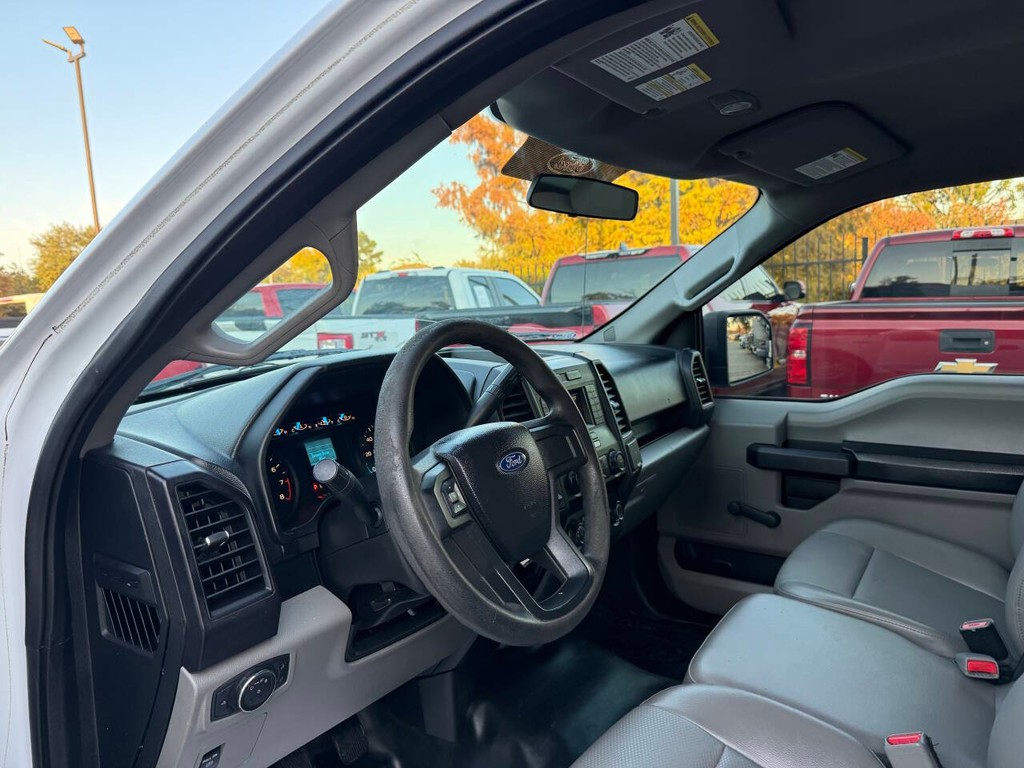 Ford F-150 Vehicle Full-screen Gallery Image 06