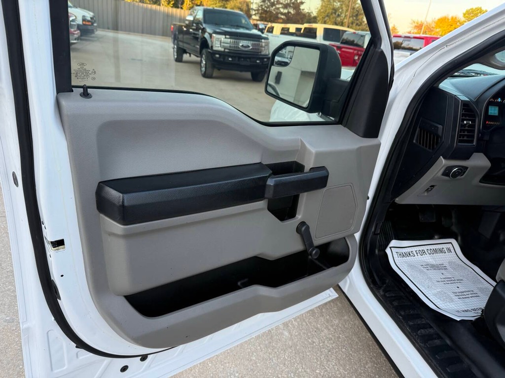 Ford F-150 Vehicle Full-screen Gallery Image 08