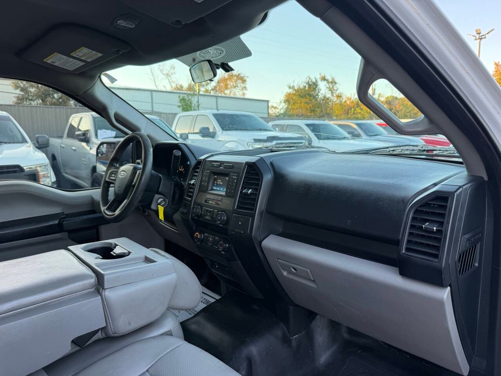 Ford F-150 Vehicle Full-screen Gallery Image 09