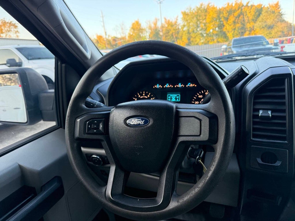 Ford F-150 Vehicle Full-screen Gallery Image 15