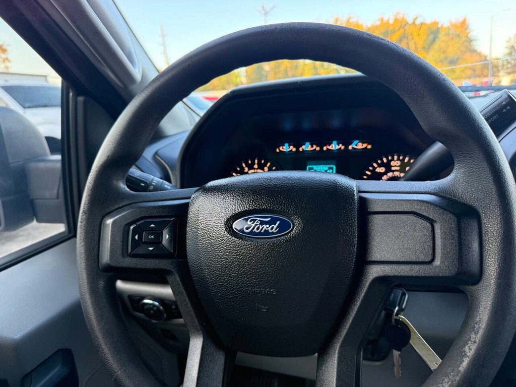 Ford F-150 Vehicle Full-screen Gallery Image 16