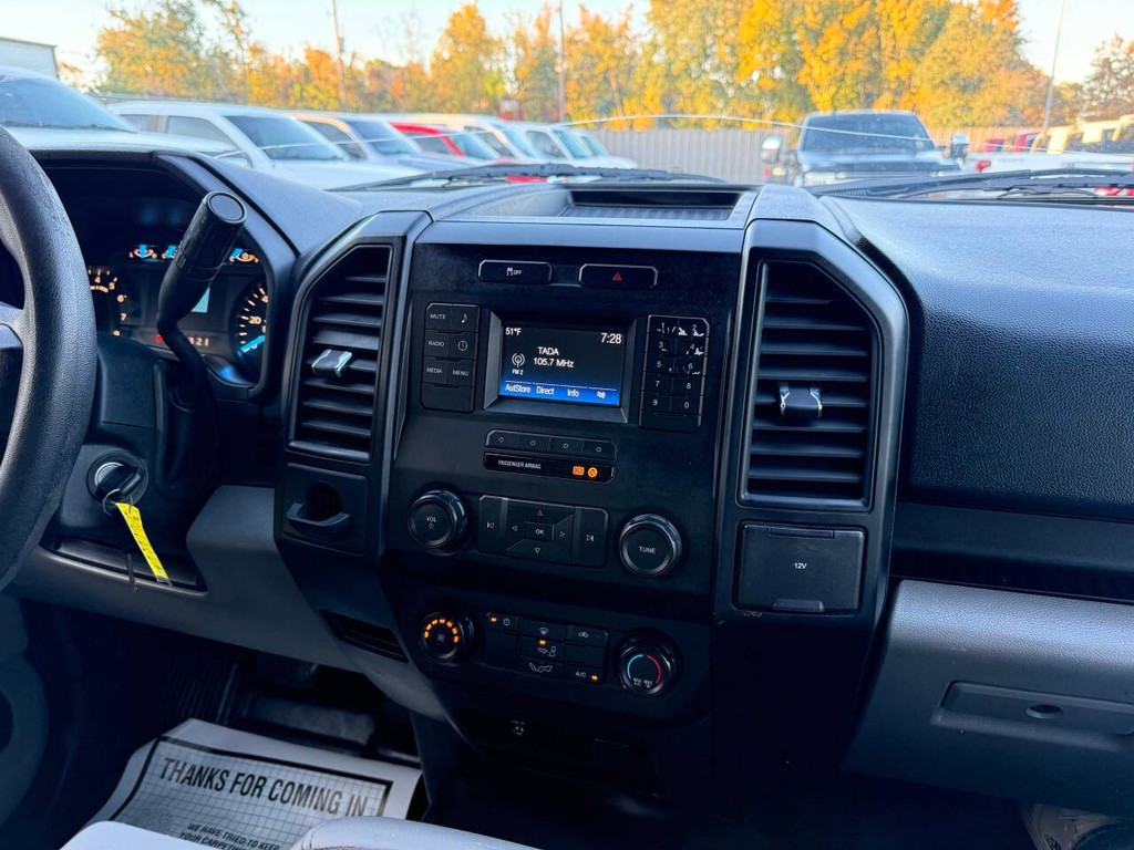 Ford F-150 Vehicle Full-screen Gallery Image 17