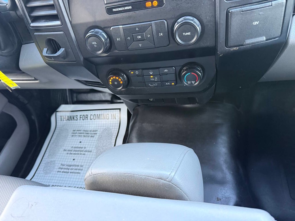 Ford F-150 Vehicle Full-screen Gallery Image 21