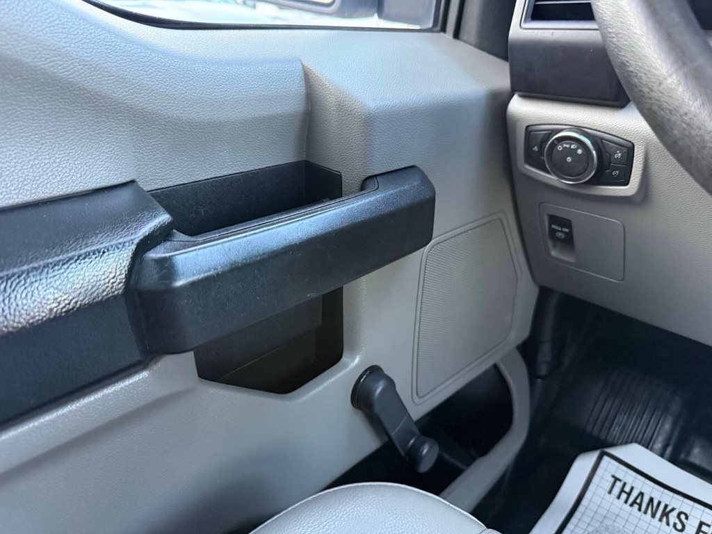 Ford F-150 Vehicle Full-screen Gallery Image 22