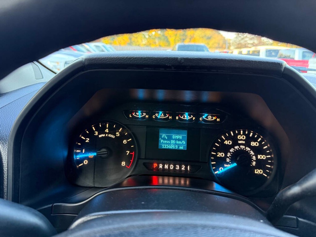 Ford F-150 Vehicle Full-screen Gallery Image 23