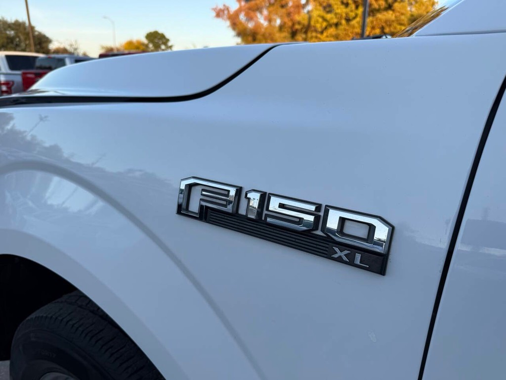 Ford F-150 Vehicle Full-screen Gallery Image 28