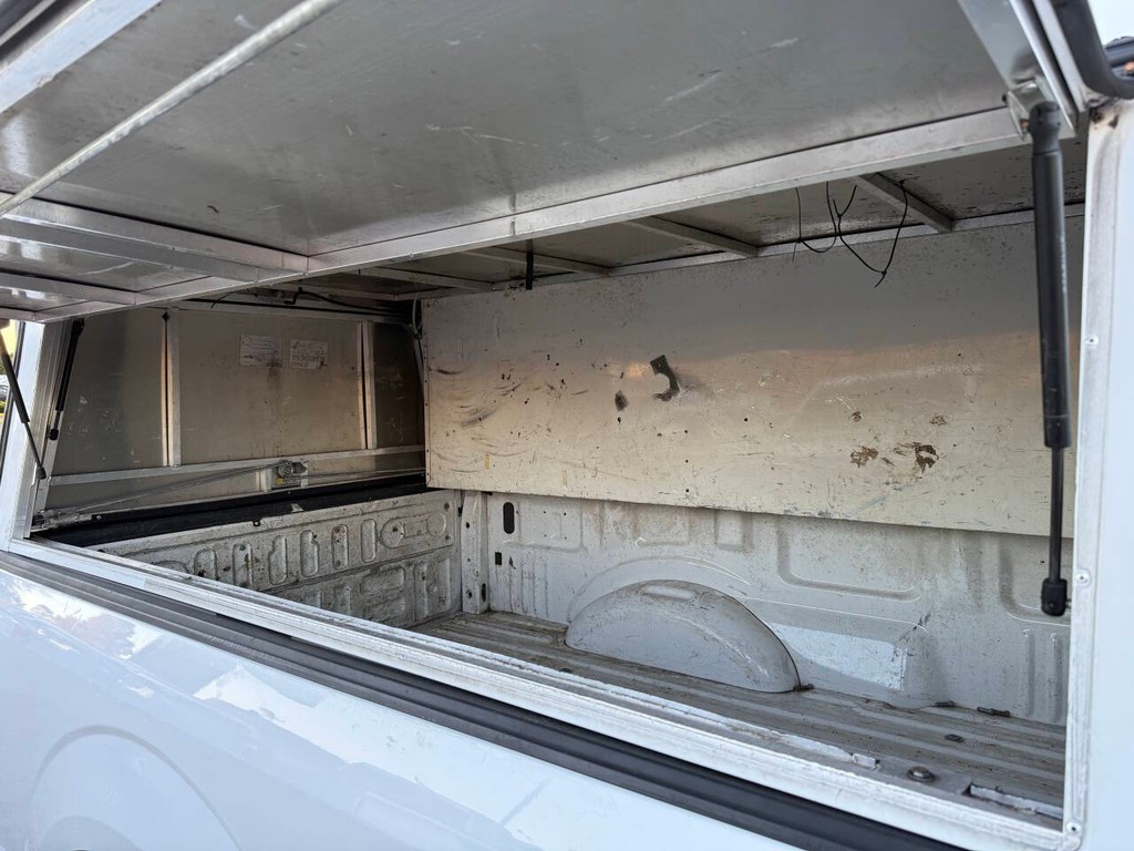 Ford F-150 Vehicle Full-screen Gallery Image 31