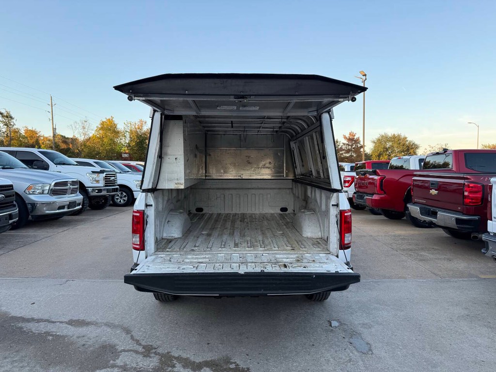 Ford F-150 Vehicle Full-screen Gallery Image 34