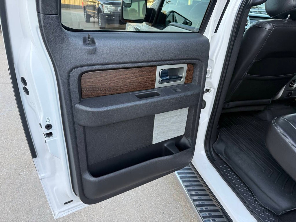 Ford F-150 Vehicle Full-screen Gallery Image 14