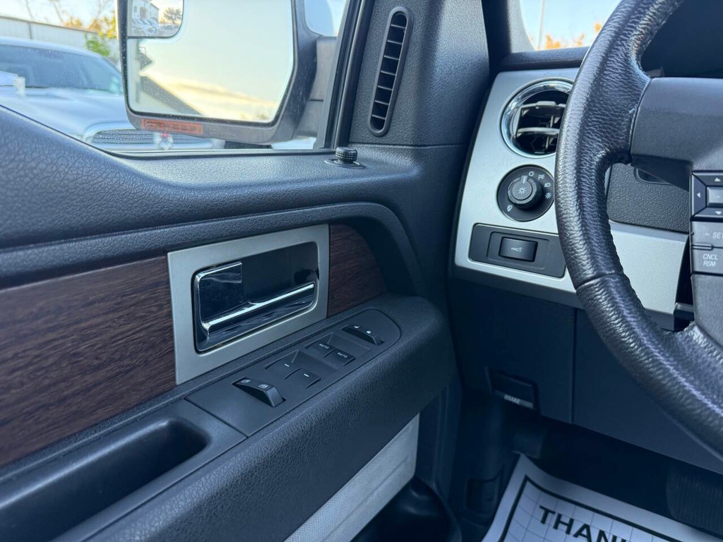 Ford F-150 Vehicle Full-screen Gallery Image 30