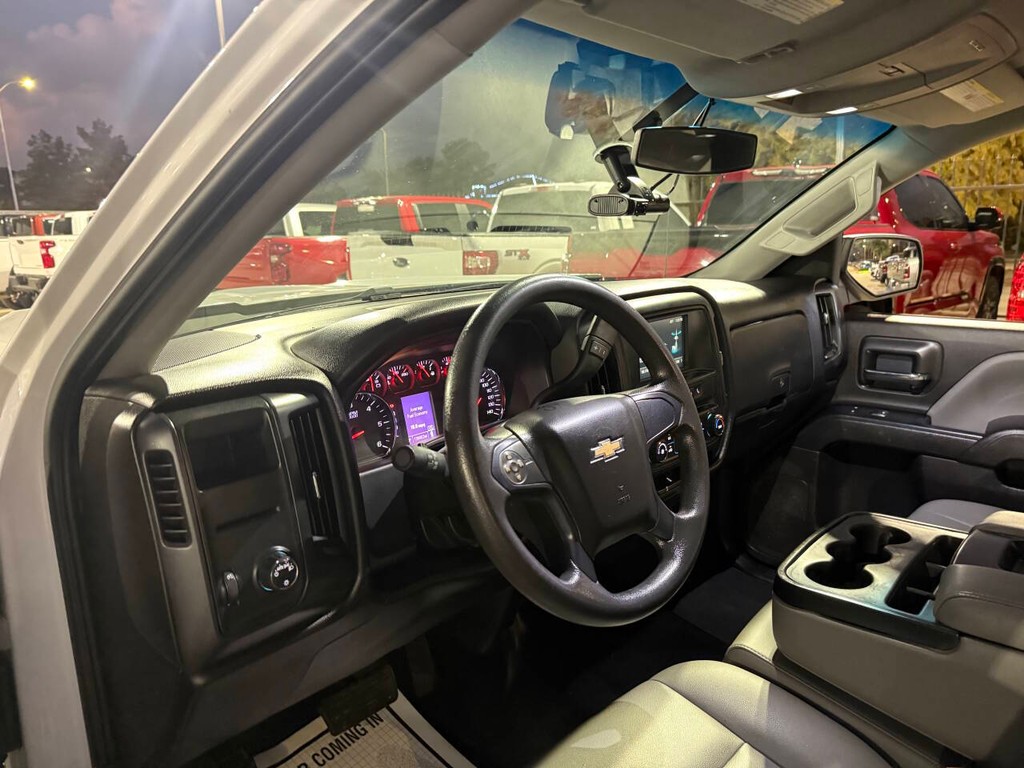 Chevrolet Silverado 1500 Vehicle Full-screen Gallery Image 06