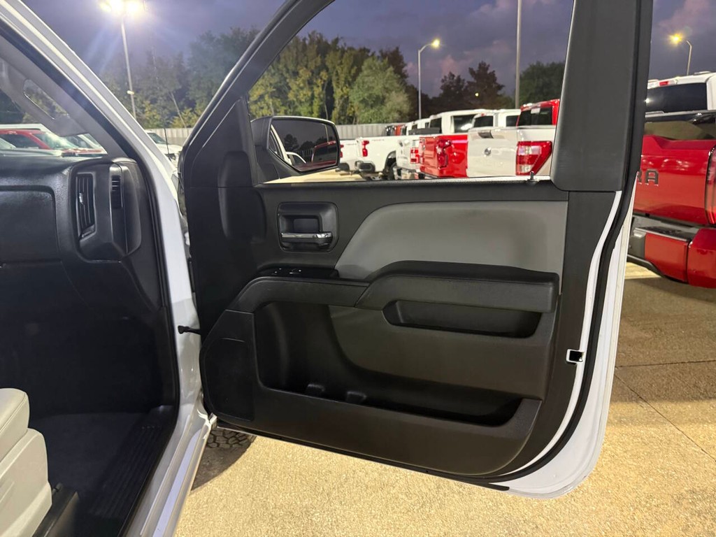 Chevrolet Silverado 1500 Vehicle Full-screen Gallery Image 11