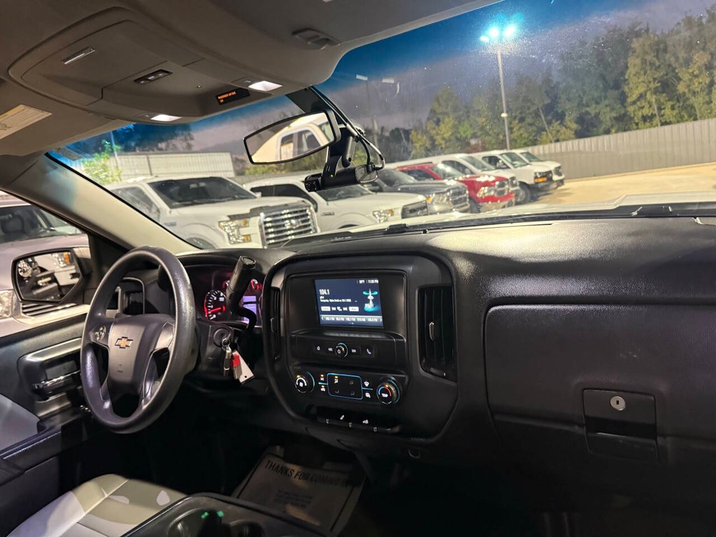 Chevrolet Silverado 1500 Vehicle Full-screen Gallery Image 13