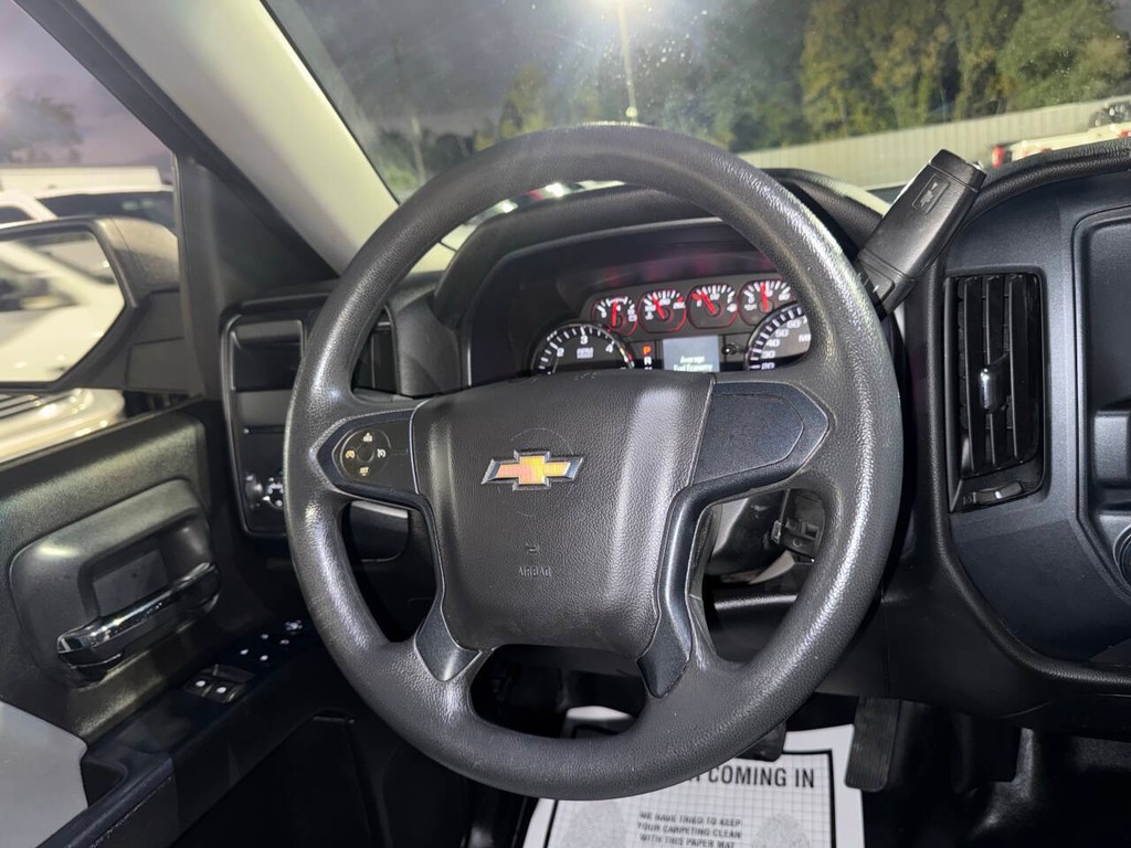 Chevrolet Silverado 1500 Vehicle Full-screen Gallery Image 16