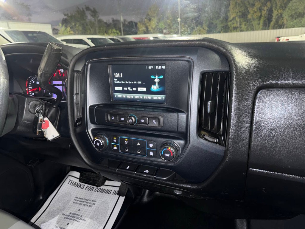 Chevrolet Silverado 1500 Vehicle Full-screen Gallery Image 18