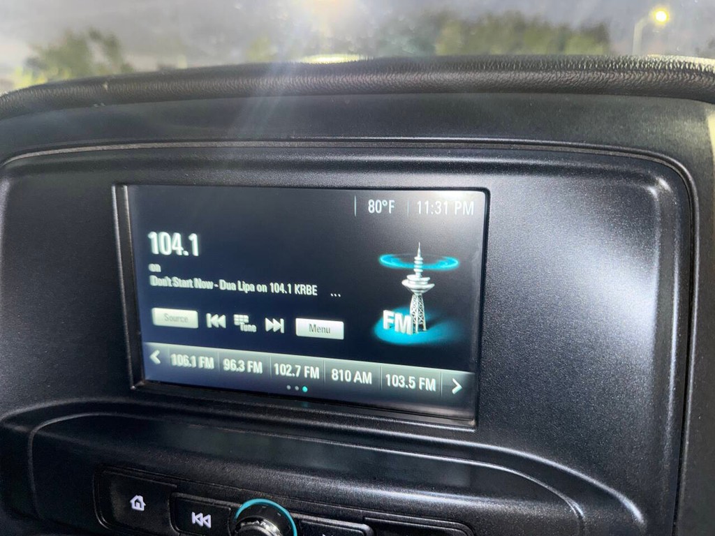 Chevrolet Silverado 1500 Vehicle Full-screen Gallery Image 19