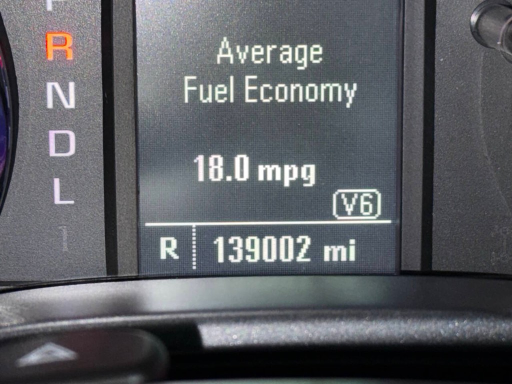 Chevrolet Silverado 1500 Vehicle Full-screen Gallery Image 24